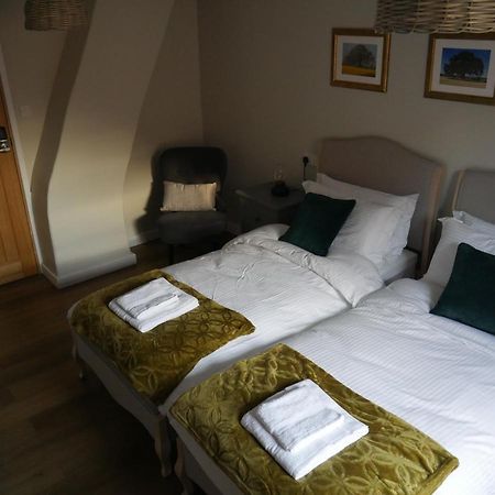 The Fox And Hounds Hotell Whittlebury Exteriör bild