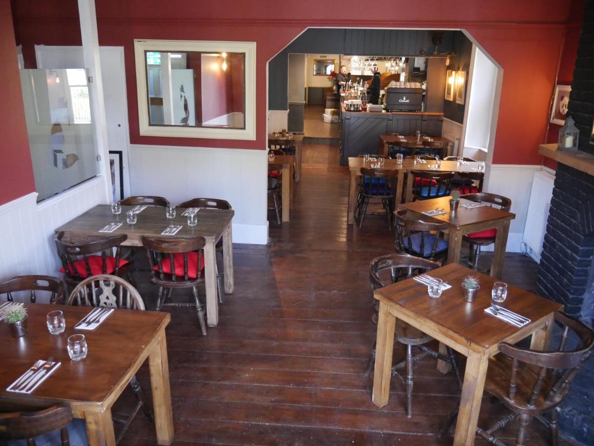 The Fox And Hounds Hotell Whittlebury Exteriör bild
