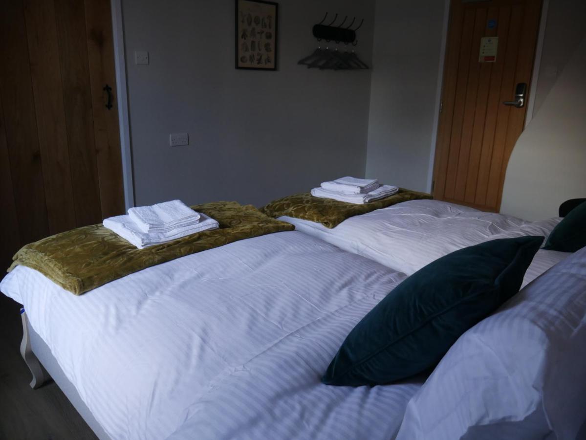The Fox And Hounds Hotell Whittlebury Exteriör bild