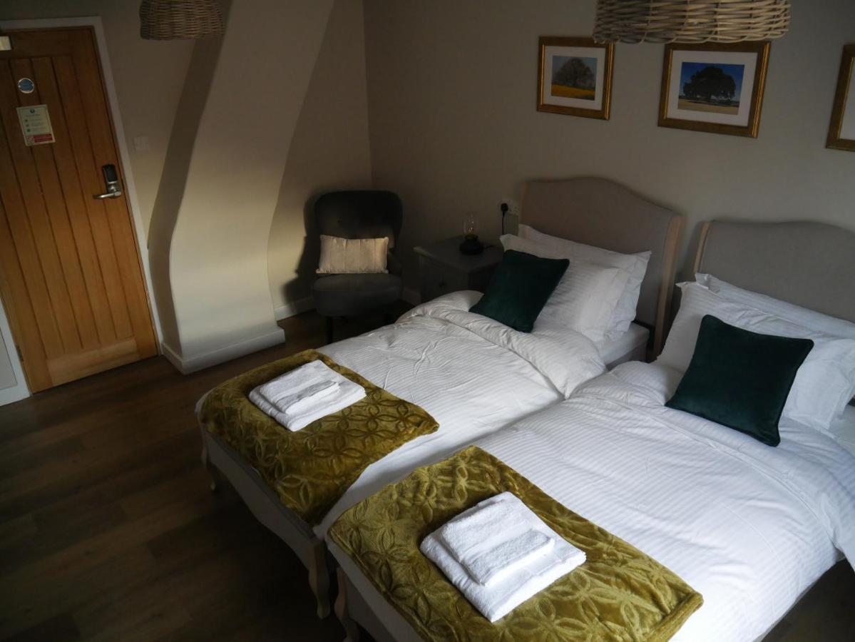 The Fox And Hounds Hotell Whittlebury Exteriör bild